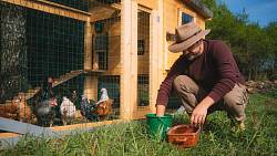 Farma Vojty Kotka: Velikonoce na venkově, stálý boj s vodou, noví obyvatelé farmy s hlavní vedoucí a nemotorný sedlák