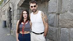 Kněz z Polabí Adam Vacula je rozvedený. Jeho mládí bylo bouřlivé