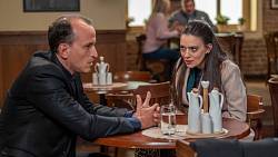 V pondělní Ulici kuchařka obdrží podezřelý bonus a Soňa potká starostu tam, kde ho nečeká