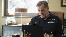 Polabí: Náčelník je ve stresu, ve městě je z policie nepřítel číslo jedna