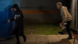 Zítra v Ulici: V pátek Tony dopadne nečekané vandaly a Žofka zvedá kotvy