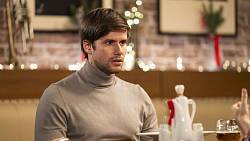 V pondělní Ulici se starosta snaží udržet Martinu v nemocnici. Jitka proniká na internet