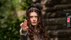 Nový český film přivádí do kin příběh dívky, která vyrůstá v sirotčinci