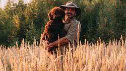 Farma Vojty Kotka: O farmaření už moc nejde, hlavní je reklama pro sponzory