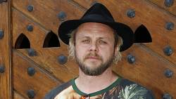 Dnes slaví narozeniny Rostislav Novák mladší: muž, který si nadělil pod stromeček vlastní svět