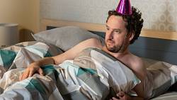 Dnes v Ulici: Na Nový rok se dočkáme vtipného probuzení i ženské přepadovky