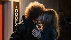 Líbačka bez citu, nebo nový začátek: Ze vztahu Žofky s Romanem divákům naskočí husí kůže