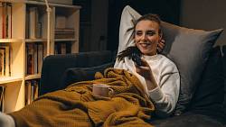 Dnes se v 16:15 Česko neodrhne od televize. Nova Cinema vysílá pohádku, při které se do sebe zamilovali Mádl s Rambou