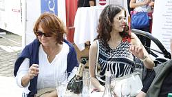 Takhle vypadá dcera Radka Johna a Zlaty Adamovské. Po kterém z rodičů kudrnatá kráska zdědila exotický vzhled?