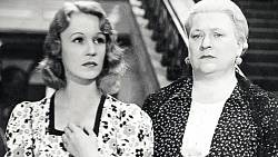 Kdo ji nezná, není Čech. Zítra odpoledne vysílá ČT 1 nesmrtelnou komedii, u které puknete smíchy i po sté