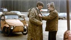 Vrchní, prchni! zná každý, ale 35 % diváků pohoří, když mají jít do detailu. Tenhle kvíz vám srazí sebevědomí