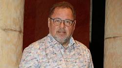 Drbárna ze Strání – Kamarádi: Problém s Davidovou matkou nakonec vyřeší Kája. Bláha se rozhoduje o odchodu z ordinace, ale něco ho zastaví