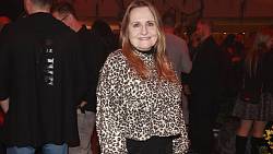 V osmdesátkách se proslavila jako dětská hvězda Troškova filmu. Zničilo jí ale manželství se slavným hercem