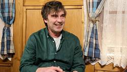 Drbárna ze Strání – Kamarádi: Majer se možná nedožije maturity dítěte, které Nikol čeká. Potřebuje obarvit vlasy a pleťové masky