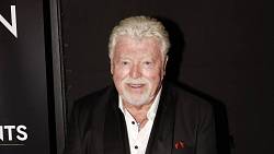 Že nebude zpěvák Milan Drobný žít v garsonce v paneláku, byste čekali. Ale tohle by vás nenapadlo ani ve snu