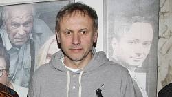 Herec Igor Chmela má úžasnou dvoupatrovou chatu. Je moderní, přesto vypadá jako z pohádky