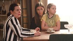 Drbárna ze Strání – Kamarádi: Na zámku se slaví a Majer jásá. Bude to kluk!