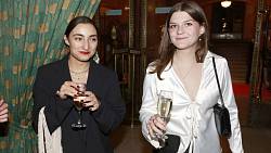 Z dcery  Petra Čtvrtníčka vyrostla kráska. Hraje ve filmech jak zběsilá a má exotické jméno. Víte, o koho se jedná?