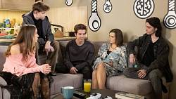 Dnes v Ulici: Žofka kontaktuje Romana a Lukáš letí za Helenou