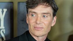 Cillian Murphy oslavil padesátiny. Nejspíš „ve vězení“, v horkém Řecku a po boku Jamese Bonda
