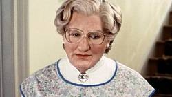 Robin Williams v ikonické roli chůvy. Jak vznikal film Táta v sukni a co stálo za jeho obřím úspěchem