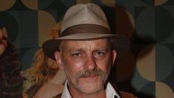 Víte, že ze seriálu Cirkus Bukowsky byl odvozen seriál Rapl? Víte, že ze seriálu Cirkus Bukowsky byl odvozen seriál Rapl?