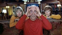 Zajímavosti o komedii Piti Piti Pa: 2 verze pohádky na dobrou noc a Louis de Funès v roli chůvy Zajímavosti o komedii Piti Piti Pa: 2 verze pohádky na dobrou noc a Louis de Funès v roli chůvy