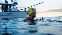Novinka na Netflixu: Nyad s Annette Beningovou, která v 65 letech trávila celé natáčení ve vodě v poutavém plaveckém dramatu