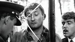 Traktorista Boháček, major Haluška nebo zamlklý Řezáč ve výkupu lahví. Pavel Landovský byl především celoživotní rebel Traktorista Boháček, major Haluška nebo zamlklý Řezáč ve výkupu lahví. Pavel Landovský byl především celoživotní rebel