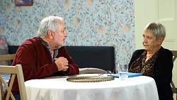 Lumír ve středeční Ulici odhalí původce otravných stížností a Gábina začne plánovat svatbu Lumír ve středeční Ulici odhalí původce otravných stížností a Gábina začne plánovat svatbu