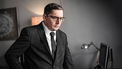 Sedm schodů k moci: Politickou scénou se prožene Vichr. Jiří Vyorálek nehrál politickou osobnost poprvé Sedm schodů k moci: Politickou scénou se prožene Vichr. Jiří Vyorálek nehrál politickou osobnost poprvé