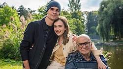 Jiří Bartoška se konce seriálu Smysl pro tumor nedožije. Přečtěte si, jak se herci točilo v prostředí, které důvěrně zná Jiří Bartoška se konce seriálu Smysl pro tumor nedožije. Přečtěte si, jak se herci točilo v prostředí, které důvěrně zná