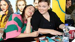 Eva Burešová na autogramiádě po boku Lucie Polišenské. Jde o signál, že se stále považuje za součást hereckého týmu ZOO? Eva Burešová na autogramiádě po boku Lucie Polišenské. Jde o signál, že se stále považuje za součást hereckého týmu ZOO?