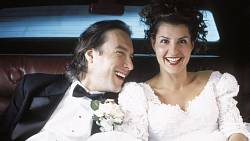 Trochu šílená řecká rodina se snaží provdat třicetiletou dceru: U komedie Moje tlustá řecká svatba neusnete