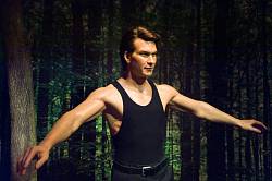 Když Patrick Swayze vyměnil taneční parket za meč, stal se legendou videopůjčoven
