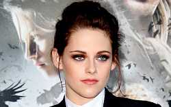 Sněhurka a lovec: Natáčení Disneyho pohádky provázel kvůli Kristen Stewart skandál Sněhurka a lovec: Natáčení Disneyho pohádky provázel kvůli Kristen Stewart skandál