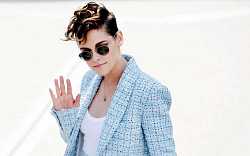Kristen Stewart září ve vánoční romantické komedii Happiest Season s LGBT tématikou Kristen Stewart září ve vánoční romantické komedii Happiest Season s LGBT tématikou