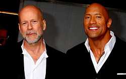 Šakal: Bruce Willis si v roli brutálního zabijáka nakonec nejvíce užíval líbačku s mužem Šakal: Bruce Willis si v roli brutálního zabijáka nakonec nejvíce užíval líbačku s mužem
