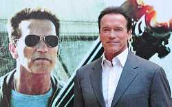 Neuvěřitelný život Arnolda Schwarzeneggera, kluka z malé rakouské vesničky Thal, syna místního policejního šerifa