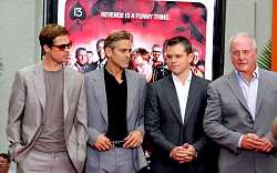 Dannyho parťáci: Dannyho měl hrát B. Willis, Brad Pitt měl při natáčení pořád hlad a George Clooney měl v šatně sud piva Dannyho parťáci: Dannyho měl hrát B. Willis, Brad Pitt měl při natáčení pořád hlad a George Clooney měl v šatně sud piva