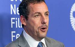 Adam Sandler bude astronautem v novém dramatu Netflixu. Co má film společného s Českem?