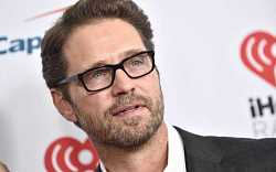 Brandon z Beverly Hills 90210 si žije v luxusu. Čím se tento pohledný padesátník živí 20 let po natáčení seriálu? Brandon z Beverly Hills 90210 si žije v luxusu. Čím se tento pohledný padesátník živí 20 let po natáčení seriálu?