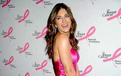 Elizabeth Hurley: Herečka a podnikatelka oslavila letos 55 let. Objevila snad elixír mládí? Elizabeth Hurley: Herečka a podnikatelka oslavila letos 55 let. Objevila snad elixír mládí?