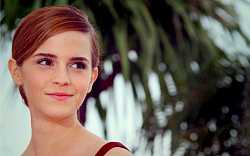 Z malé kudrnaté Hermiony je dnes sexy intelektuálka propagující single život. Co plánuje Emma Watson do budoucna Z malé kudrnaté Hermiony je dnes sexy intelektuálka propagující single život. Co plánuje Emma Watson do budoucna
