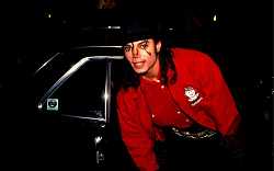 HBO čelilo žalobě za 100 milionů dolarů kvůli filmu o Michaelu Jacksonovi, který ho obviňuje ze zneužívání dětí HBO čelilo žalobě za 100 milionů dolarů kvůli filmu o Michaelu Jacksonovi, který ho obviňuje ze zneužívání dětí
