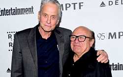 Danny DeVito dnes slaví narozeniny: Na dortu už sfoukne 76 svíček Danny DeVito dnes slaví narozeniny: Na dortu už sfoukne 76 svíček