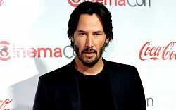 Keanu Reeves: Brousil brusle, dělal manažera v obchodě s těstovinami a snil o velké roli Keanu Reeves: Brousil brusle, dělal manažera v obchodě s těstovinami a snil o velké roli