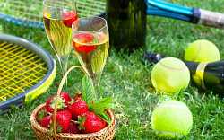 Věděli jste, že Wimbledon (2004) je založený na skutečném příběhu talentovaného tenisty? Věděli jste, že Wimbledon (2004) je založený na skutečném příběhu talentovaného tenisty?