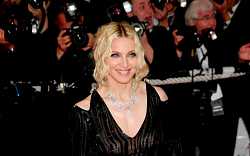 Madonna usedne do režisérského křesla. Její vlastní životopisný film prý bude divoká jízda Madonna usedne do režisérského křesla. Její vlastní životopisný film prý bude divoká jízda