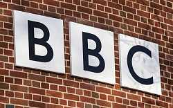 Seriálové lahůdky z tvorby televizní stanice BBC, které milují lidé nejen v Británii